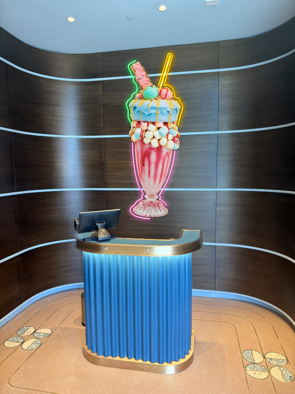 F16 MILKSHAKE 081225 COMP